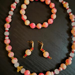 Prachtig set van halsketting, armband en oorringen. Zomerkleuren