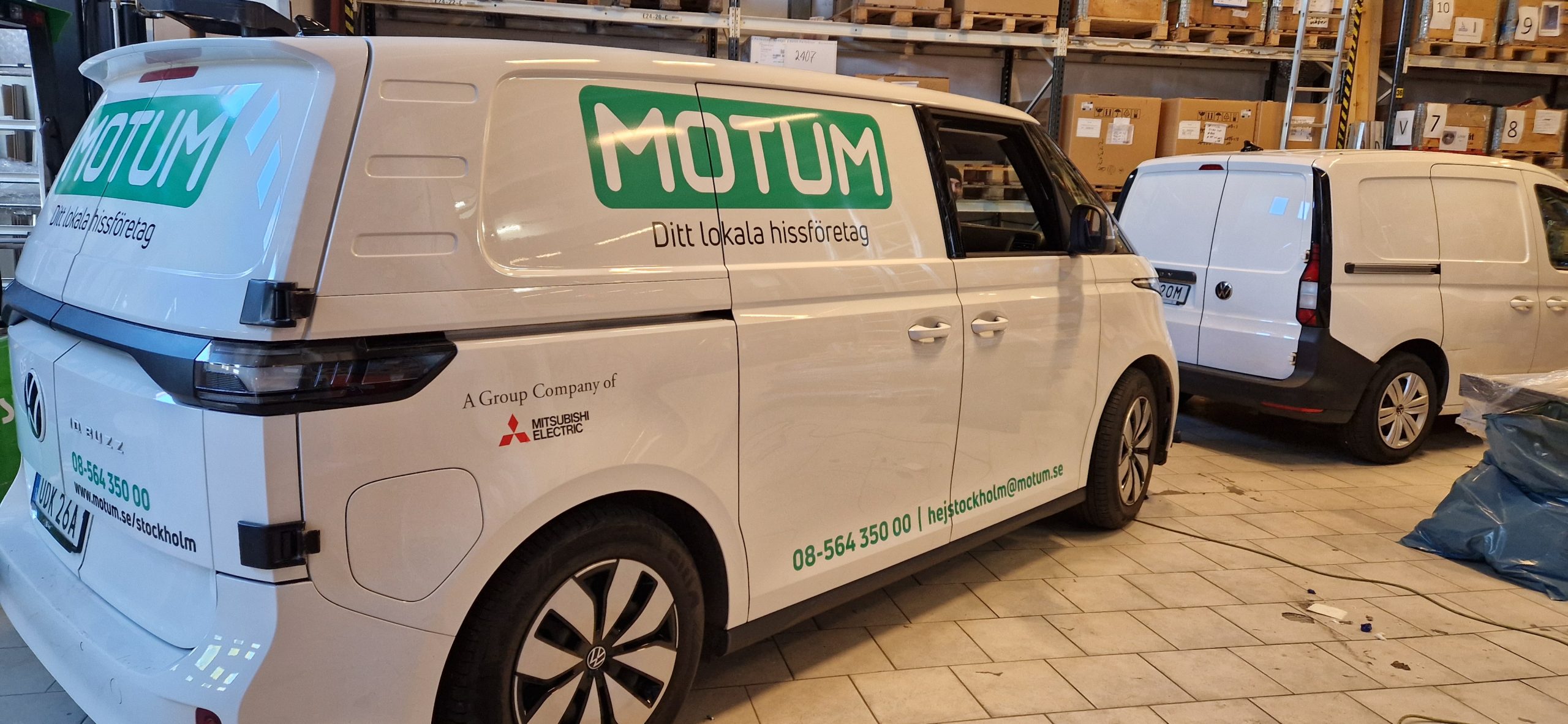 Fordonsdekor monterad på plats hos kunden av JM Printsolutions i Stockholm