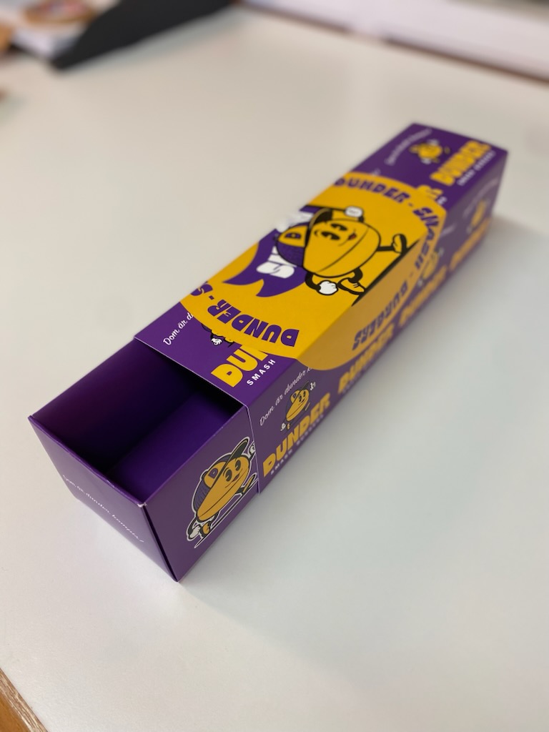 FLATBOX med plats för 10 miniburgare, tillverkad för Dunder Smash Burgers av JM Printsolutions i Stockholm