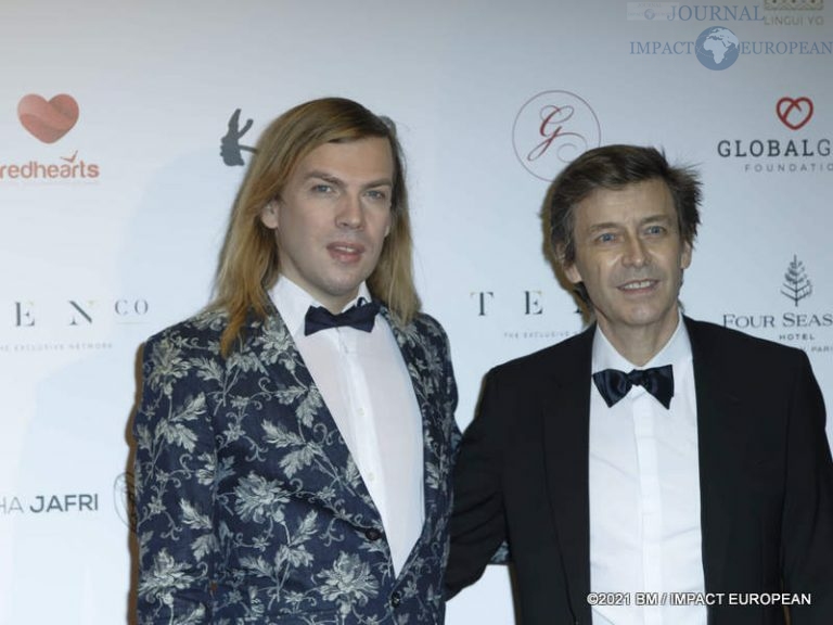 Christophe Guillarmé et son mari Thierry Marsaux lors de la 10ème édition du Global Gift Gala au Four Seasons Hotel George V à Paris