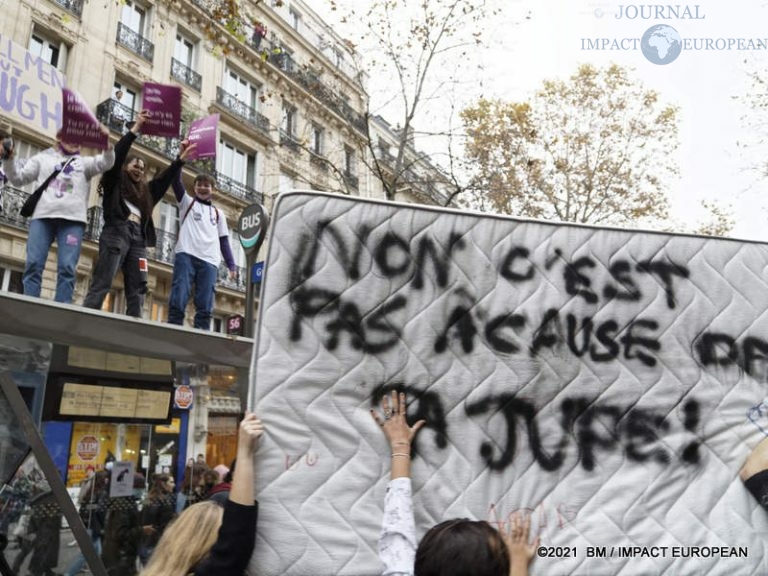 Manif stop violences 70