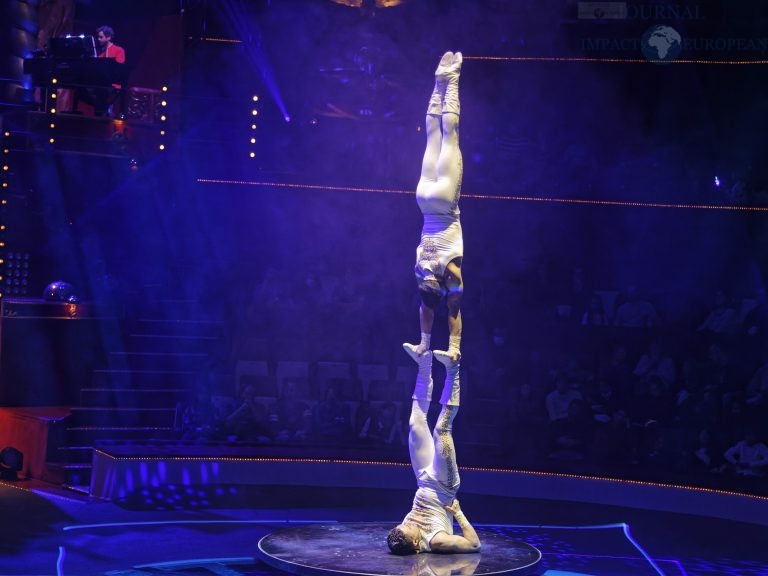 CIRQUE D'HIVER BOUGLIONE la saison 2021-2022 Dingue 59