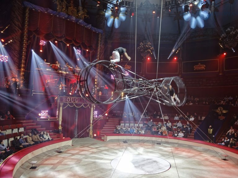 CIRQUE D'HIVER BOUGLIONE la saison 2021-2022 Dingue 92