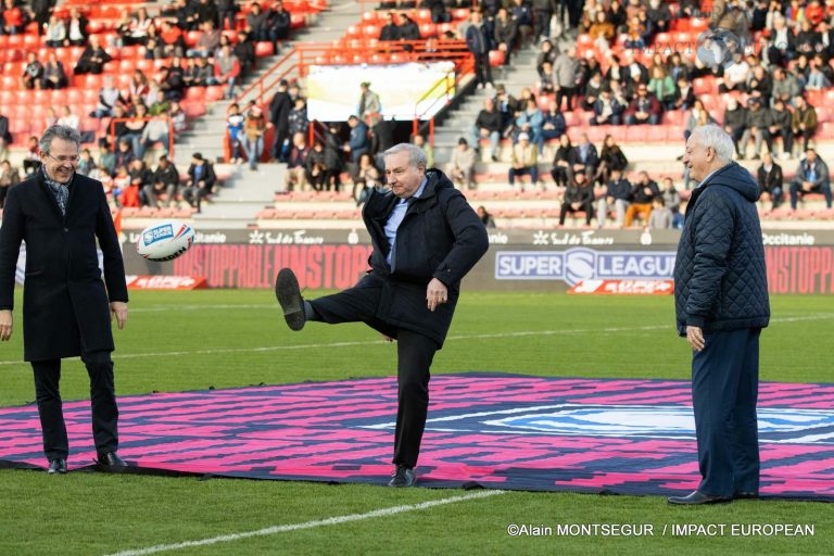 De Gauche à droite: Luc  Lacoste ( Président dela fédération française de rugby à XIII ), Jean-Luc Moudenc (maire de Toulouse) et  Bernard Sarrazain (Président du TO )