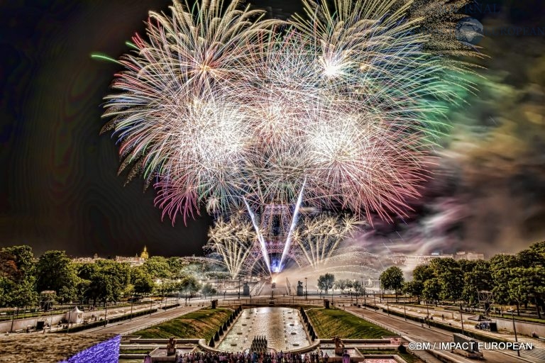 Feux d'artifices tour Eiffel 2022 052