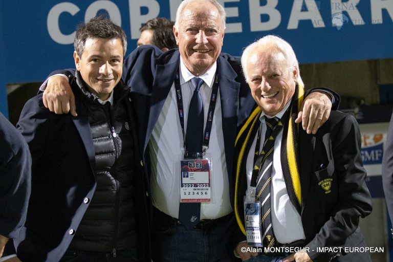 De gauche à droite: Guilhem Garrigues  journaliste sportif à Canal +, Alain Carré ( Président de l'USC ) et Jean-Robert Cazeaux ( Président de Mont de Marsan )