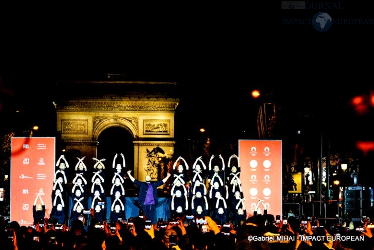 IMG_7326Champs-Élysées illuminati