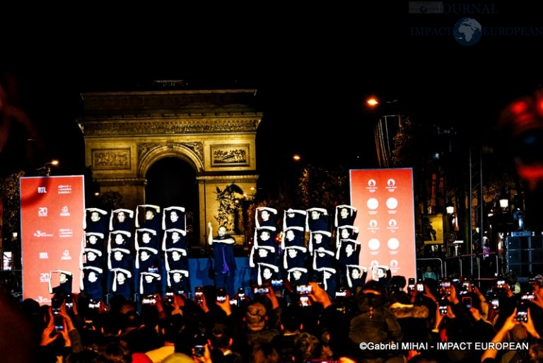 IMG_7330Champs-Élysées illuminati