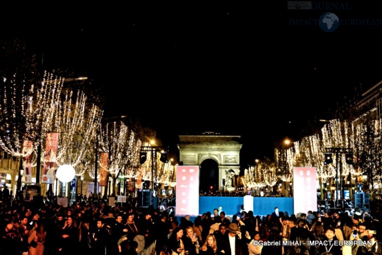 IMG_7392Champs-Élysées illuminati