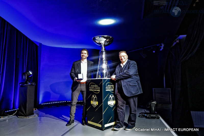 IMG_8571Trophée-hockey sur glace