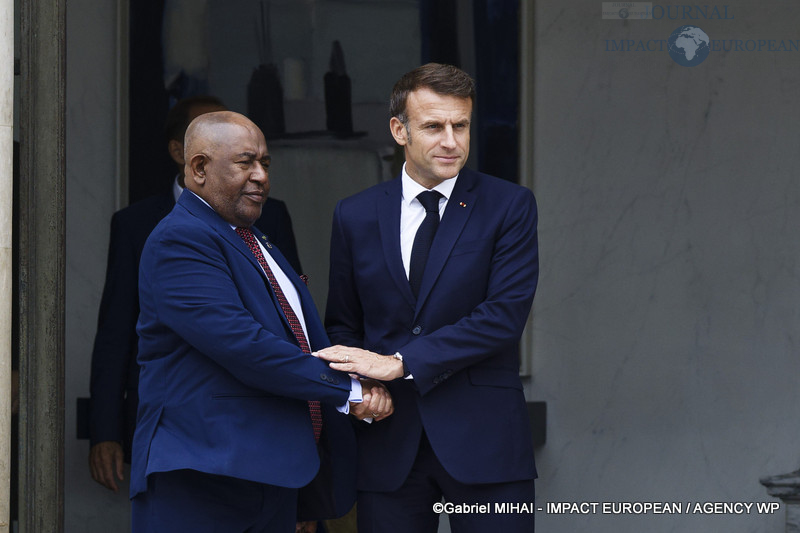 AZALI ASSOUMANI et EMMANUEL MACRON