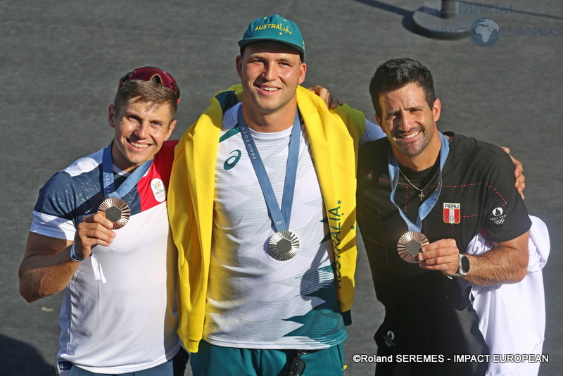 Serghei Tarnovschi de Moldavie - médaille de bronze en canoë, Australie - médaille d'argent en canoë et Pérou - Stefano PESCHIERA, médaille de bronze en voile