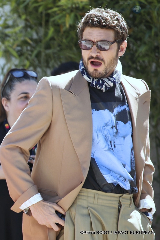 Niels Schneider avant le photocall du film Si tu penses bien ( Think Goog ) Cannes Premiere au 79e Festival de Cannes, en France, le 16 mai
