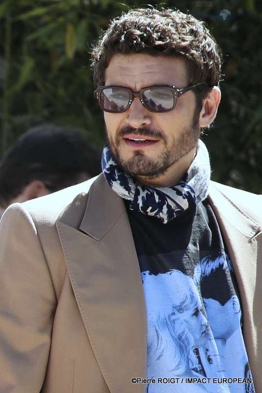 Niels Schneider avant le photocall du film Si tu penses bien ( Think Goog ) Cannes Premiere au 79e Festival de Cannes, en France, le 16 mai