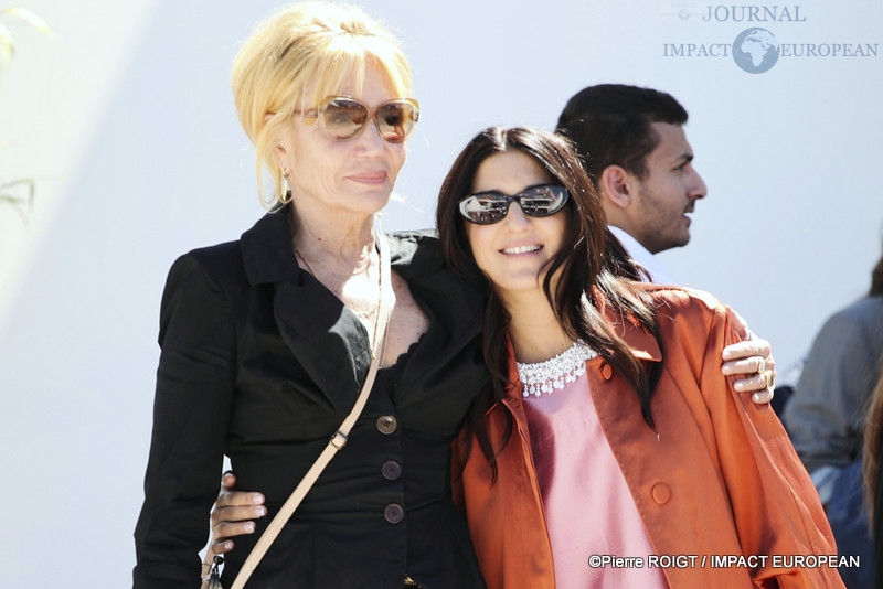 Clementine Celarie  et Geraldine Nakache avant le photocall du film Si tu penses bien ( Think Goog ) Cannes Premiere au 79e Festival de Cannes, en France, le 16 mai