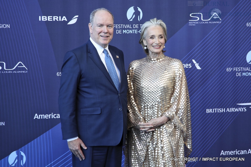 Albert II de Monaco et l'actrice Kristin Scott Thomas à la 65 e édition du Festival de Télévision de Monte-Carlo, le 12 juin 2026.