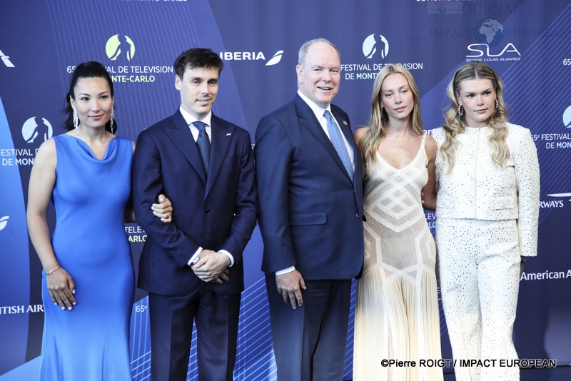 Marie l'épouse et Louis Ducruet, le fils de la princesse Stéphanie,  Albert II de Monaco,  l'actrice Ester Exposito et Camille Gottlieb à la 65 e édition du Festival de Télévision de Monte-Carlo, le 12 juin 2026.