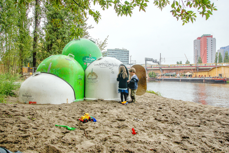 Reinventing basic urban shapes: DOME – Urban interventions made from recycled glass containers <br srcset=