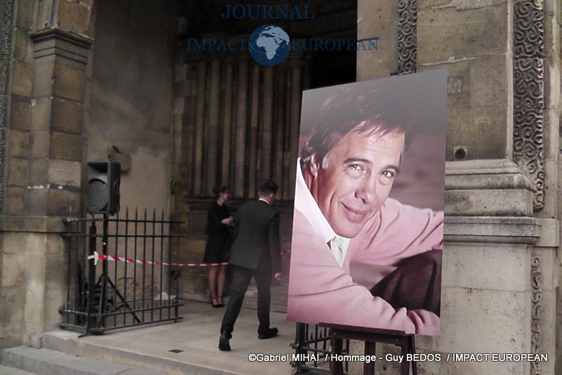 On a dit adieu à Guy Bedos par des applaudissements et des “merci!”