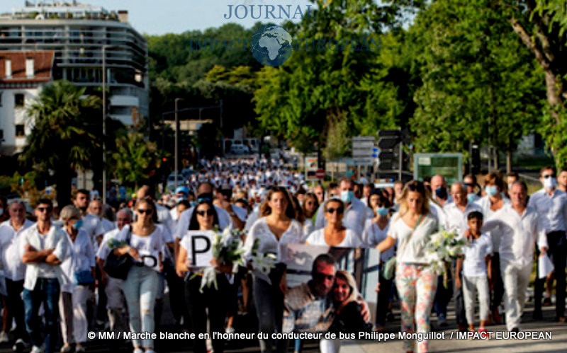 Marche blanche en l'honneur du conducteur de bus Philippe Monguillot