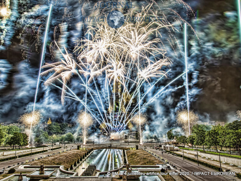 feu artifice tour eiffel 2020 40