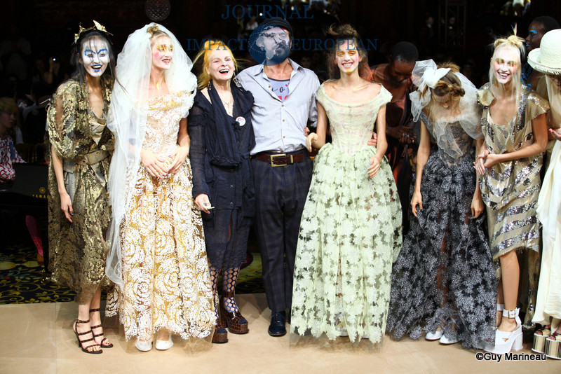 Vivienne Westwood et Andreas Kronthaler défilé War and Peace, printemps-été 2012 - Paris, octobre 2011