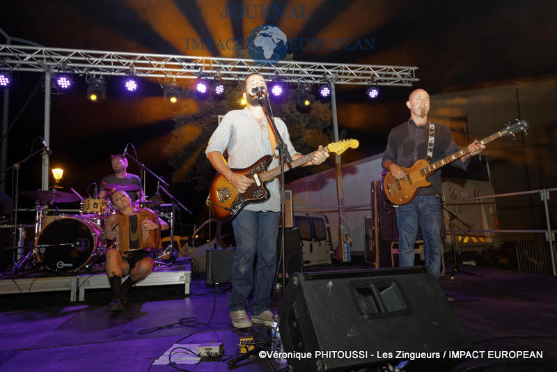 Les ZINGUEURS en concert sur la scène flottante d’Agde