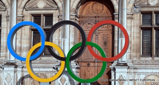 Le drapeau et les anneaux olympiques sont à Paris