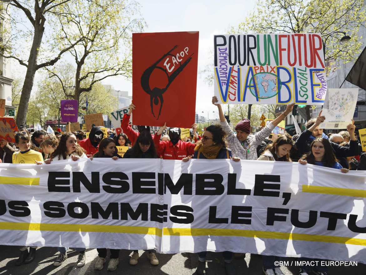 UNE MARCHE POUR LE FUTUR, LA VEILLE DU PREMIER TOUR DES PRESIDENTIELLES