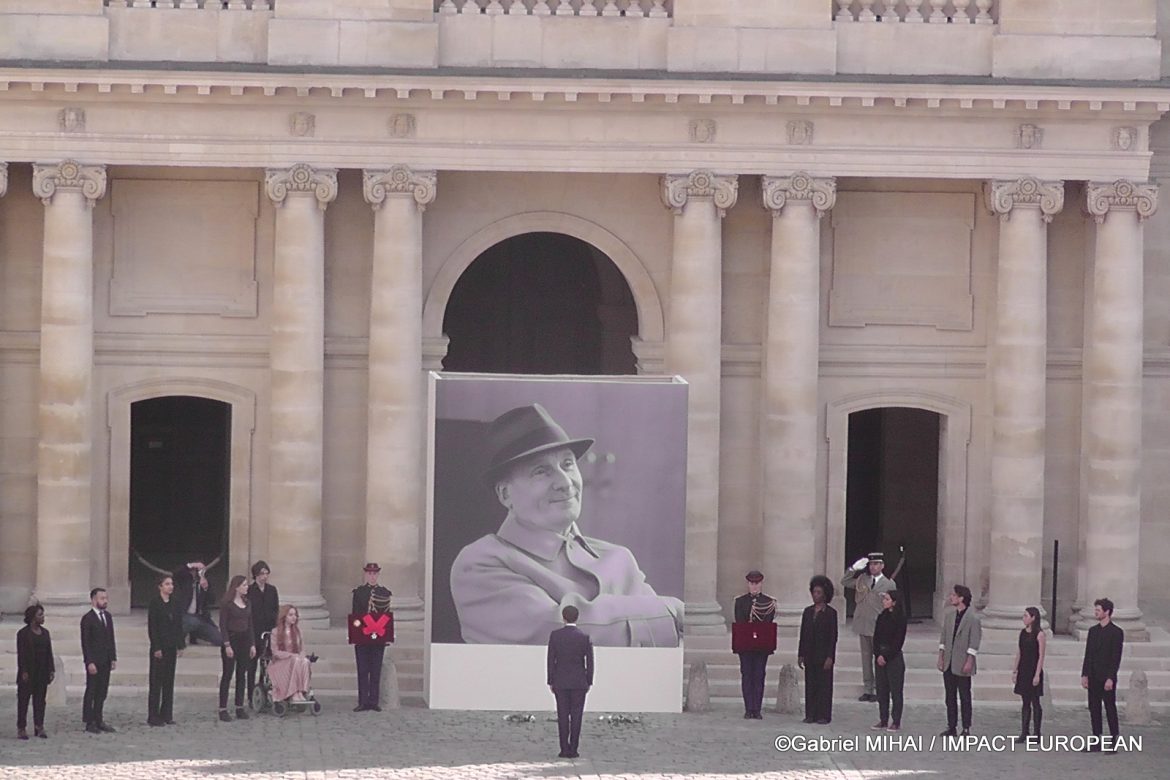 L’hommage à Michel Bouquet aux Invalides rendu par Emmanuel Macron, Muriel Robin, Pierre Arditi et Fabrice Luchini