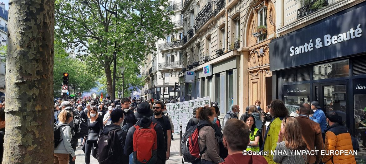 1er – Mai entre violences et revendications à Paris en France