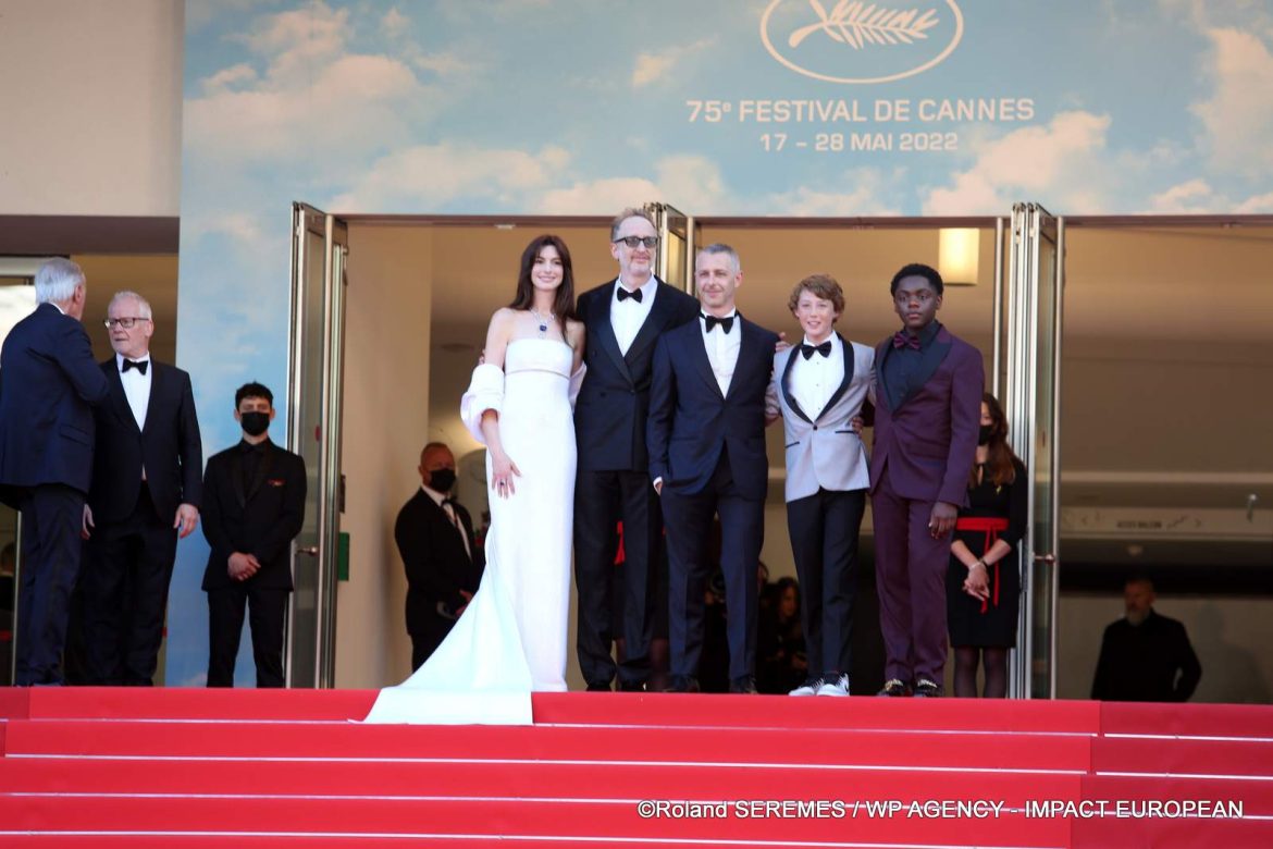 Festival de Cannes 2022 : une soirée des marches glamour avec James Gray, Anne Hathaway et Julia Roberts pour la projection d’Armageddon Time