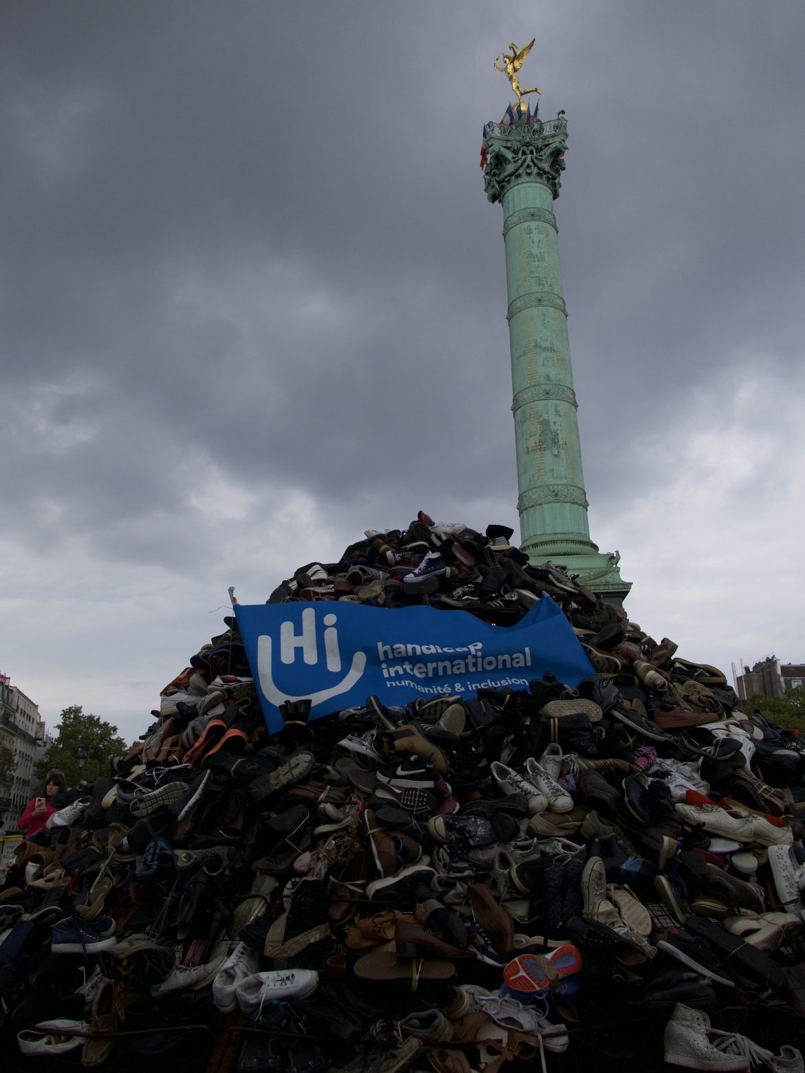 28e Pyramide de chaussures: Tournée organisée par Handicap International dans 14 villes de France