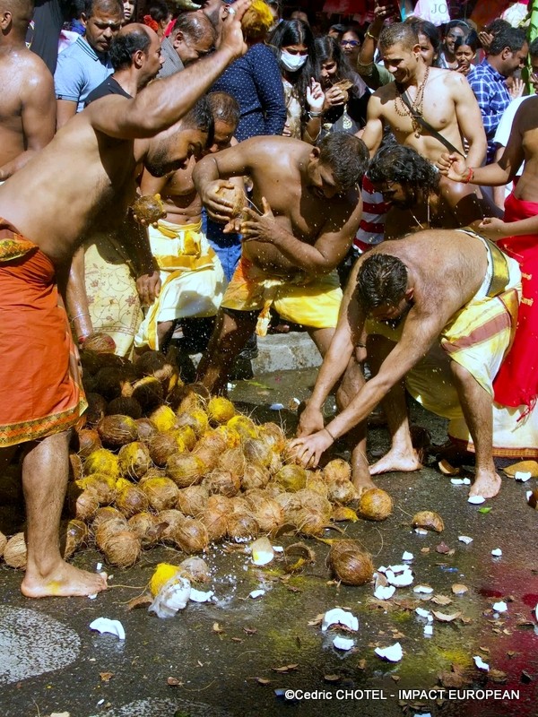 La fête de Ganesh a été célébré dans les rues