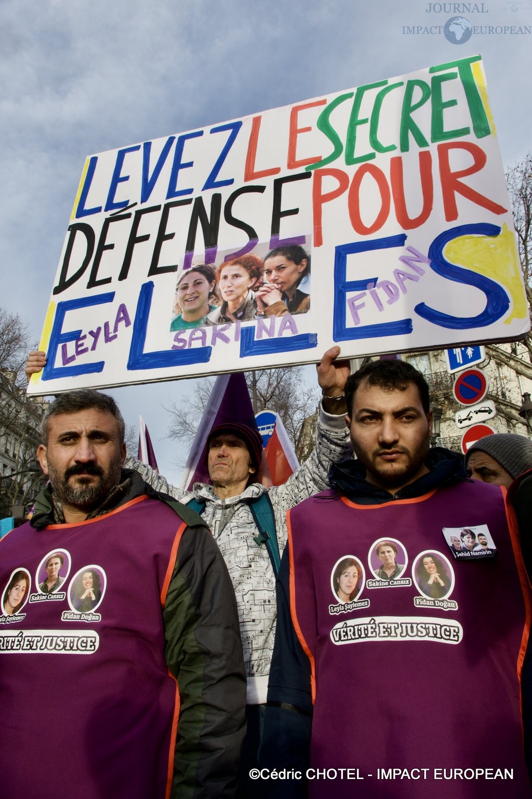 Paris: la communauté kurde rende hommage aux trois militantes kurdes assassinées en 2013