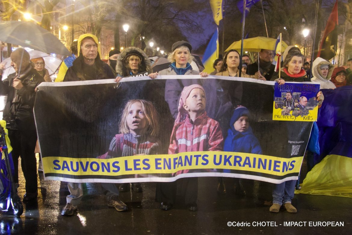 Manifestation à Paris: Les femmes ukrainiennes veulent la peau des soldats russes et de Vladimir Poutine