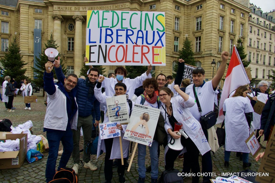 Grève des médecins libéraux: ils ont manifesté leur colère dans les rues de Paris