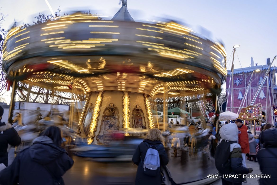 NOEL AUX TUILERIES: UN MARCHE DE NOEL ET UNE FETE FORAINE