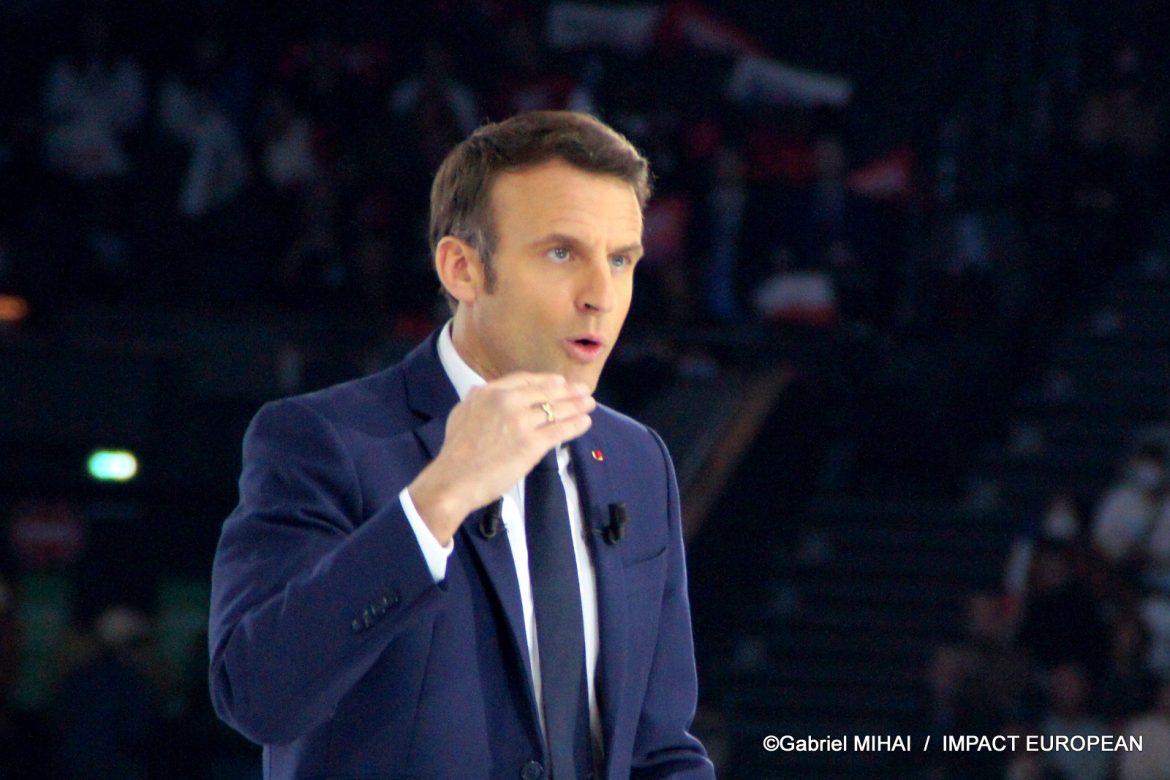 Jeune tué à Nanterre: Emmanuel Macron estime l’acte “inexplicable et inexcusable”