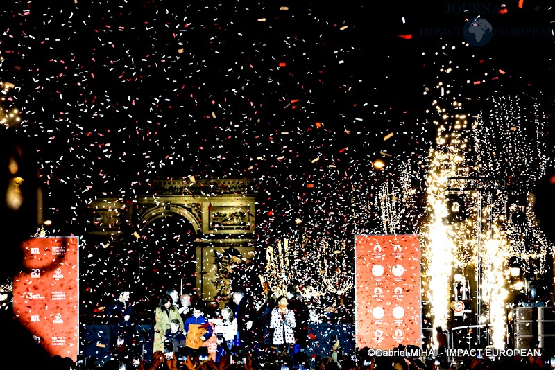 LES ILLUMINATIONS DE NOËL DES CHAMPS-ÉLYSÉES