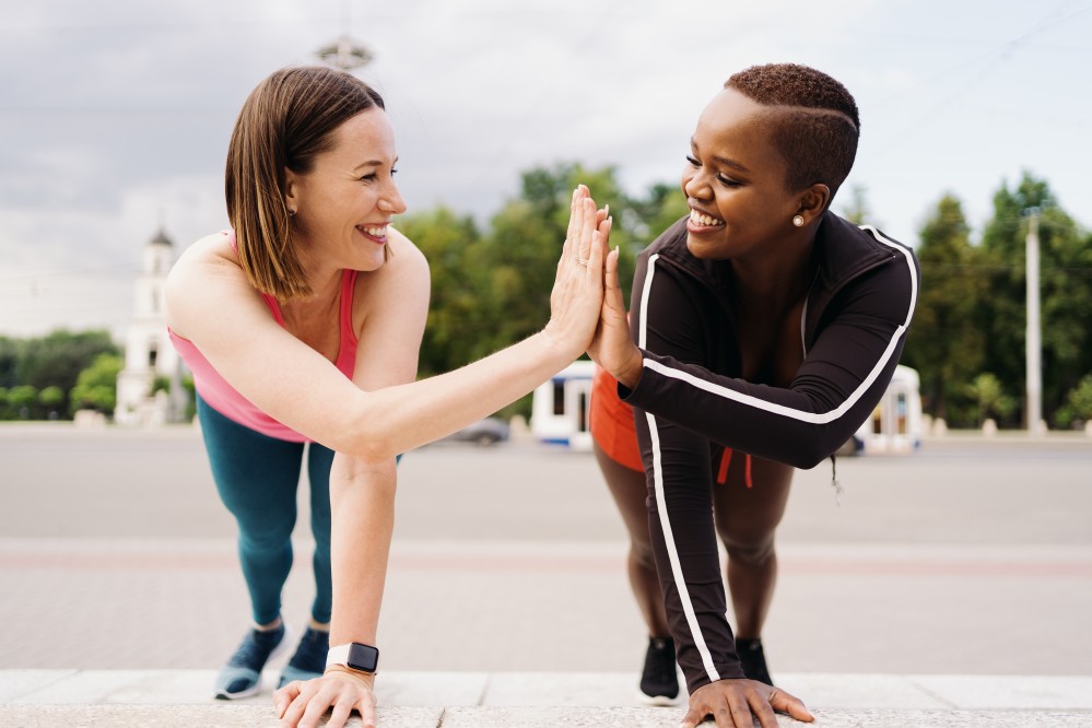 city-women-sport-hands-healthy-training-fitness-motivation-hi-five-diverse-people_t20_gz3alb