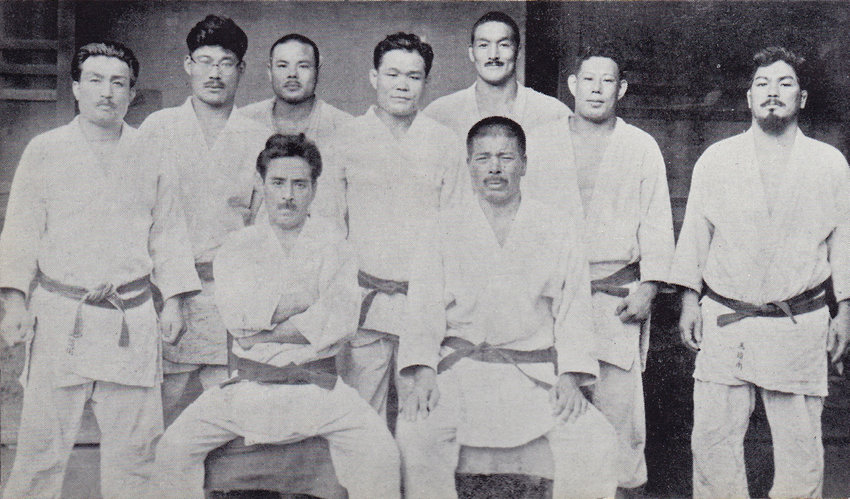 19-Historic-picture-depicting-in-the-front-row-from-left-to-right-Mifune-Kyuzo-sanchuanjiuzang