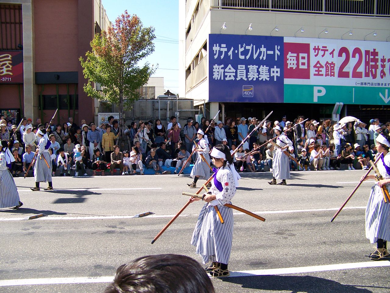 1280px-Girl_warriors_in_2006_Aizu_parade