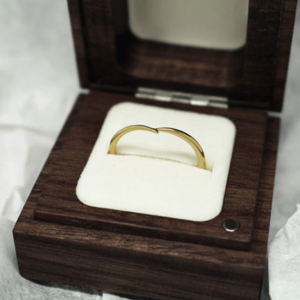 Ethical gold wishbone wedding ring by Julie Nicaisse - Jewellery Designer in London