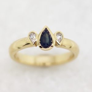 3 stones engagement ring