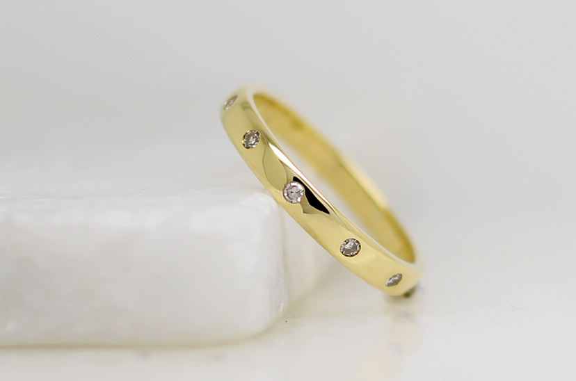 18ct yellow gold eternity ring