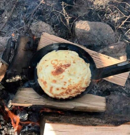 Lækre pandekager på bål