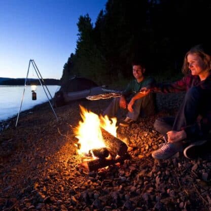 Tri-Pod Grill med lanterne ophængt