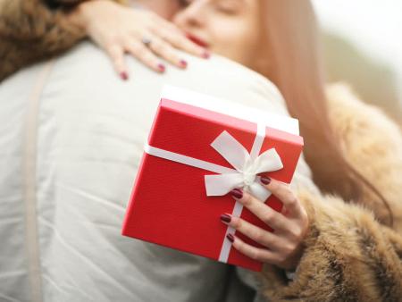 Best 4 Valentine's Day Gifts for Her