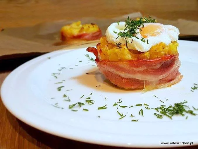 Krążki ziemniaczane z boczkiem i mozzarellą, czyli jedzenie nie pyta, jedzenie rozumie